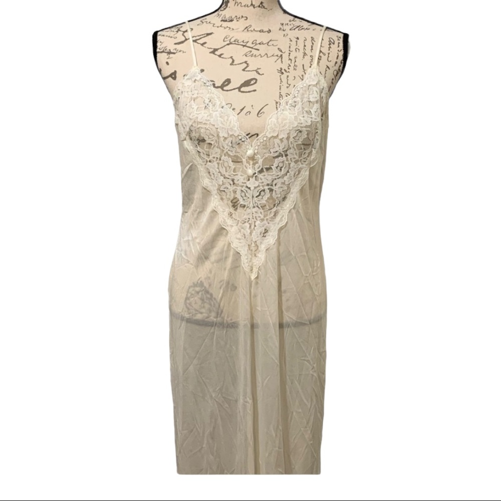 Vassarette Champagne Silky Nightgown Size Medium